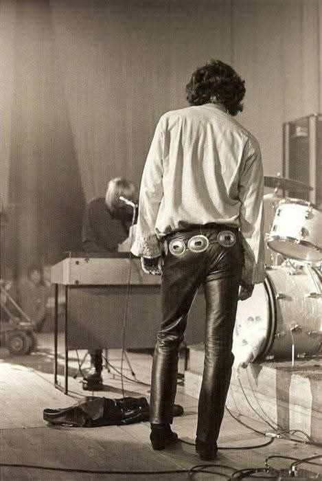 justoneoldsoul's tweet image. People are strange when you’re a stranger...
#JimMorrison