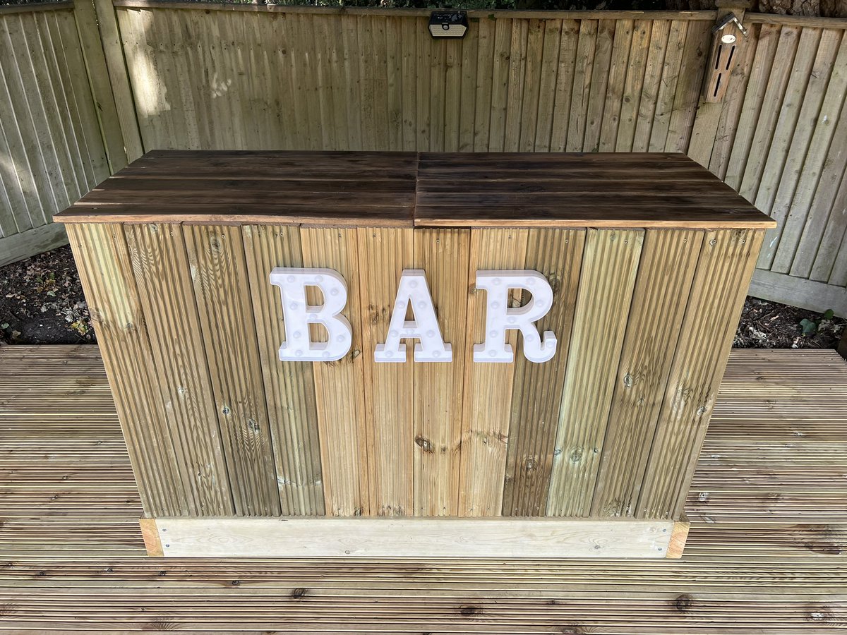 AlexisGreenTV's tweet photo. Today I made a bar! Left over wood and my friend lent me the BAR sign 🥰 https://t.co/1TnJQwkcEu