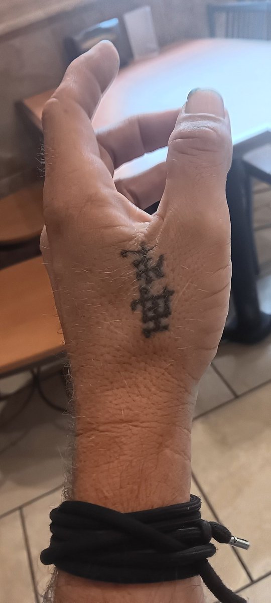 CoexistVantage's tweet image. I&apos;m walking around  being attacked with #chemmicalwarfare  that interacts with #wife #amfm radio streams #warcomputers. It&apos;s #forbidden  illegal. Yet ya let me do  it&apos;s painful. But guess what! You #send #rescue #helicopter to #kbe. I&apos;m a humanist not a saints. I like me too.