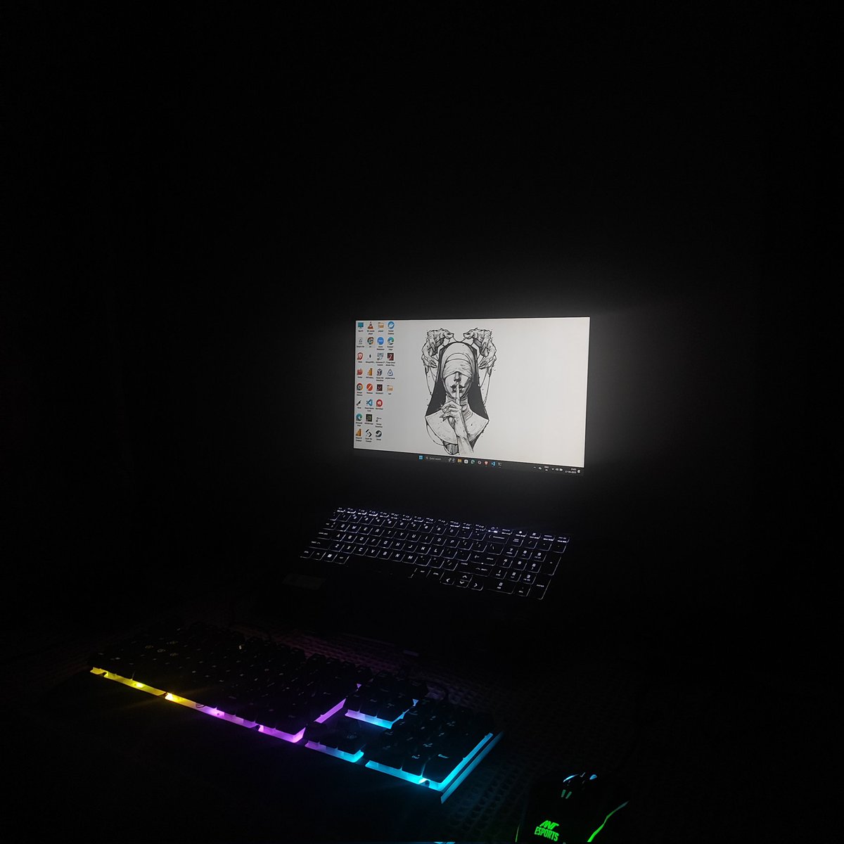 manishhhsys's tweet image. Just an average dev setup doing average dev things. Who else prefers a lighter wallpaper for clarity?
#devsetup #Tech #setup #developerLife #CodingLife
