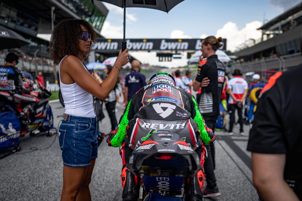 IntactGP's tweet photo. #AustrianGP #MotoE
Fantastic #DoublePodium for @hector_garzo 🏆🏆🥈🥉
@7balda finishes 2x 🅿️5️⃣ to move up to 3️⃣rd in the points table
#LIQUIMOLY #Dynavolt #IntactGP at magnificient #RedBullRing https://t.co/kxbJTkKmtW