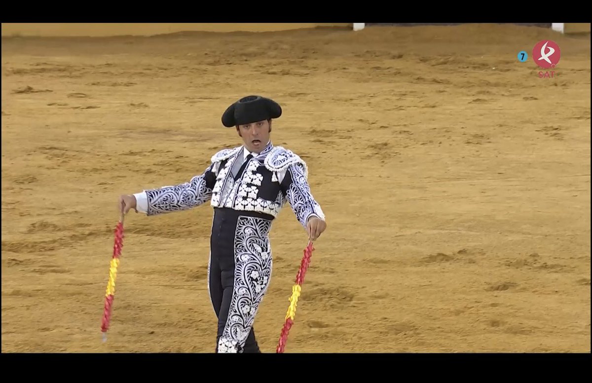 e__VILLANUEVA's tweet image. Extremadura sufre el incendio más grave: el #IFJarilla, que supone una catástrofe para el Valle del Jerte y el castañar de Hervás. Y en el canal autonómico, ahora en directo, toros… 😷
#IncendiosForestales 
#Cáceres