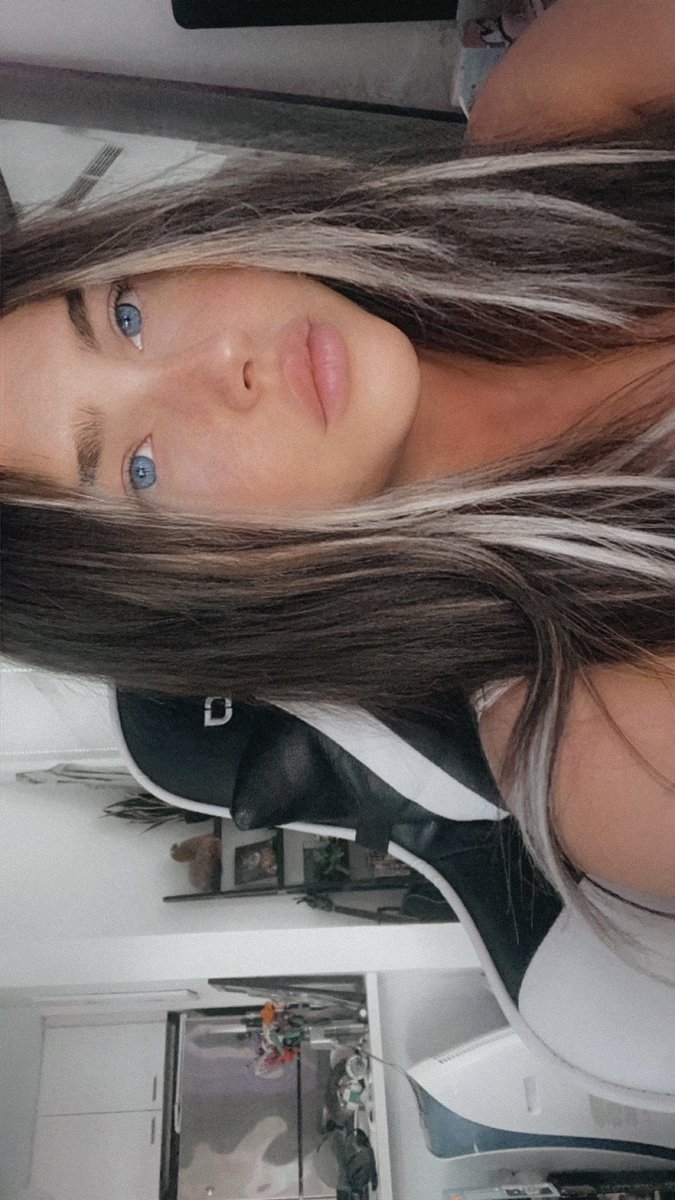 gabrielle🦋 tweet media