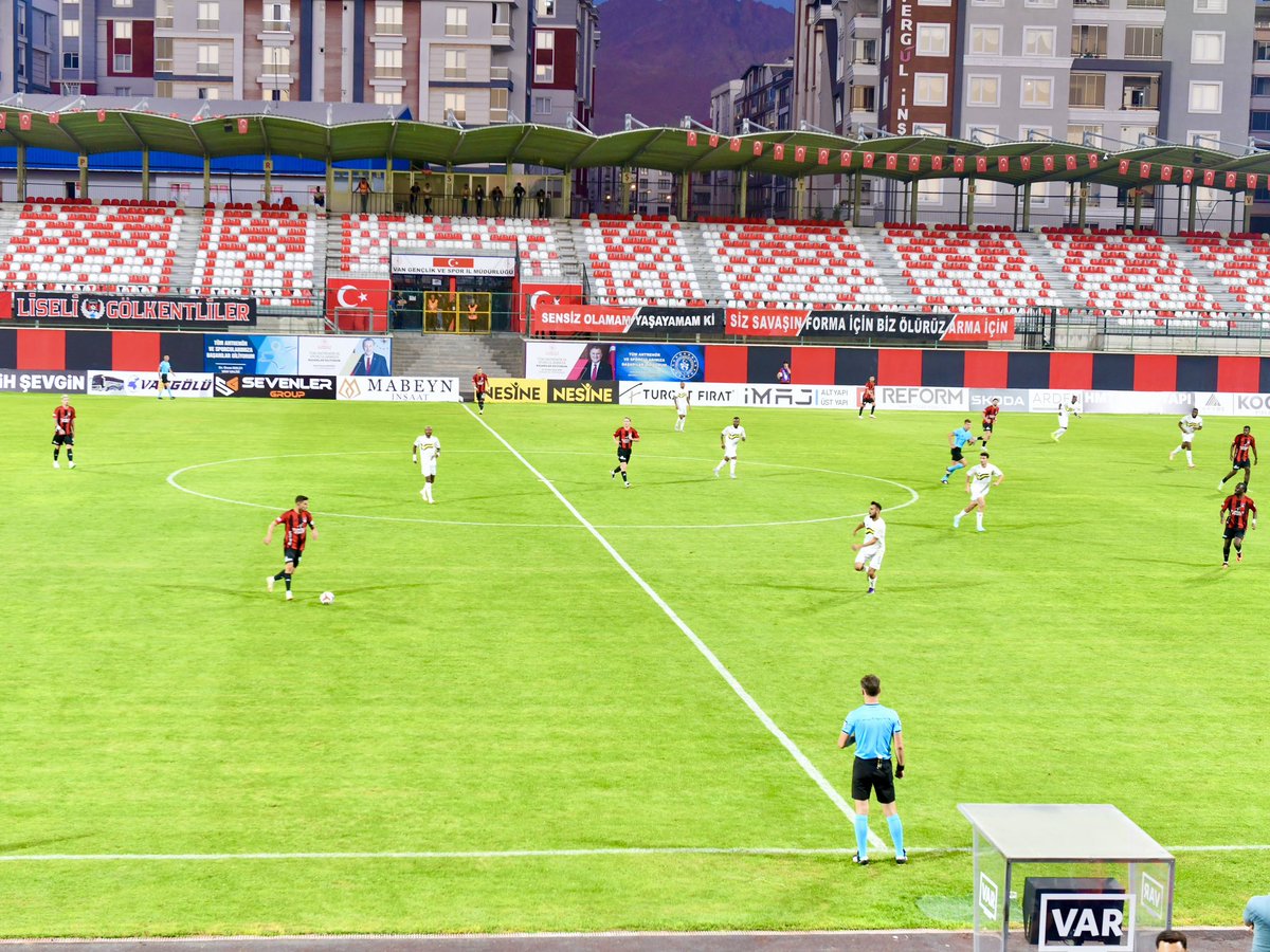 Tebrikler Vanspor ❤️🖤

Valimiz Sn. Ozan Balcı, Trendyol 1. Lig'te mücadele eden gururumuz Vansporumuzun Esenler Erokspor karşısında Atatürk Şehir Stadyumunda 1-0 galip geldiği maçı izledi.

Futbolcularımızı ve teknik ekibimizi yürekten kutluyoruz👏🏻

<a href="/valiozanbalci75/">Ozan Balcı</a> 
<a href="/vansporfk/">Vansporfk</a>