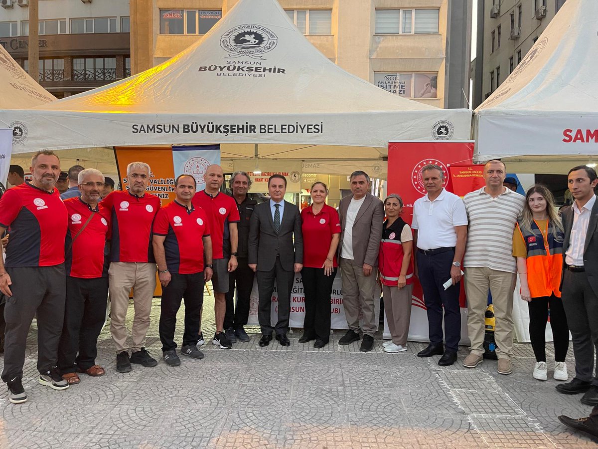 SamsunMemAkub's tweet photo. 17 Ağustos 1999 Marmara Depremini anma günü etkinlikleri kapsamında Cumhuriyet Meydanında AFAD, Büyükşehir Belediyesi ve Diğer STK larla birlikte ekibimizde stand açtı.@tcmeb @meb_dhgm @omurfatih @ozkan_meb @mebakub @samsunmem @muratagar60 @55Akkus @MetinTayarer  @SamsunMEM_ISGB https://t.co/MdL5kBYlWu