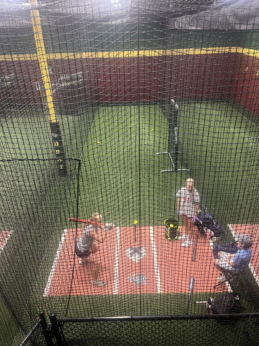 TylaShearer2028's tweet photo. Got some great work in today with my teammate @KadynceJohns44 at Dbat Liberty.  Ready to start this season!

@CoachK_DBat 
@LNEagleSoftball 
@LineDsoftball 
@extrainnings 
@ExtraInningSB https://t.co/VUuzCWwy4J