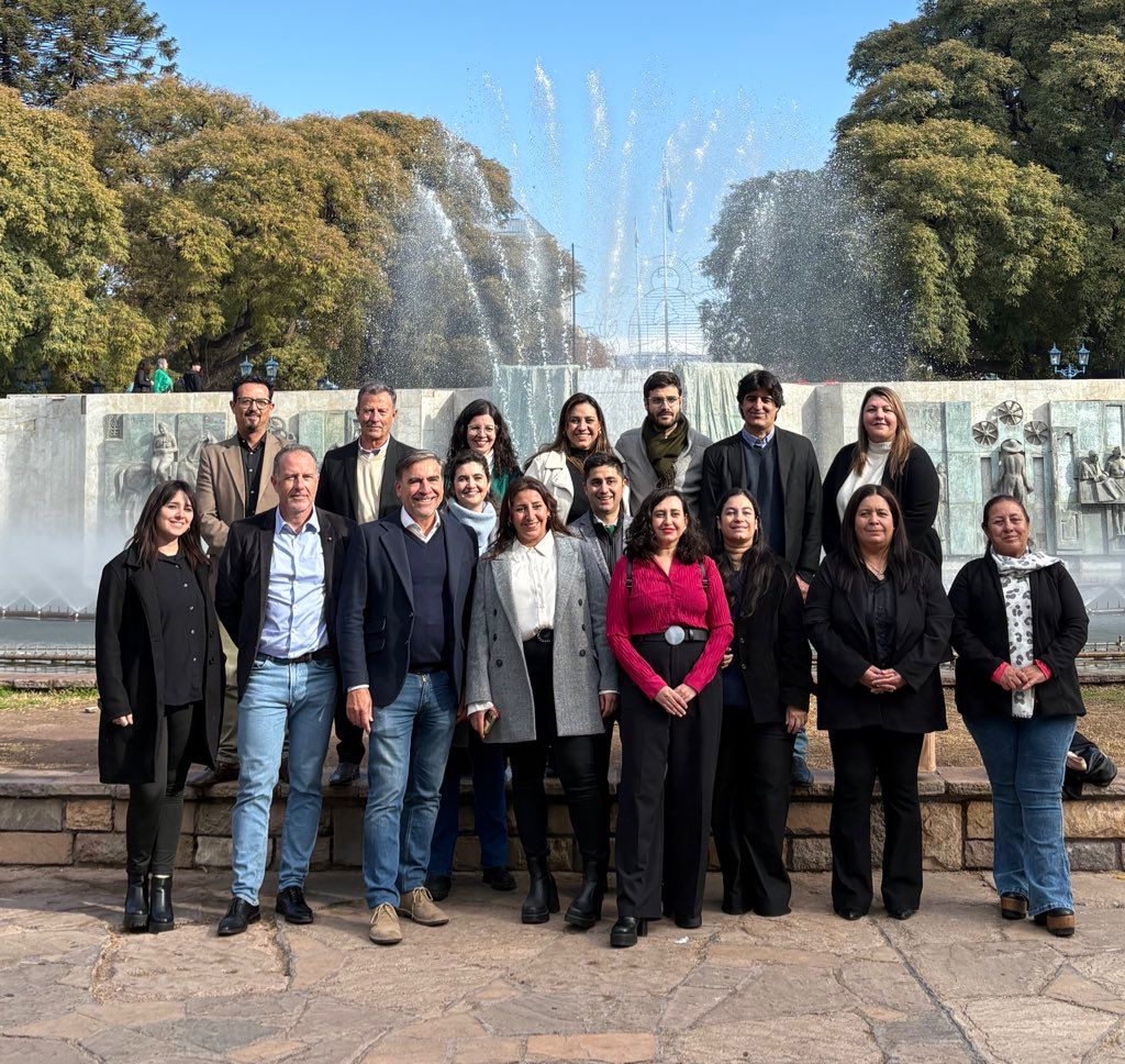 #MendozaEsDeMendoza Con Mario Vadillo y Belén Bobba encabezando la lista a diputados nacionales por El Frente Verde, se lanzaron oficialmente sus candidatos para poner freno al saqueo extractivista en #Mendoza administrados por Karina Milei y los Menem biencuyano.com.ar/?p=84823