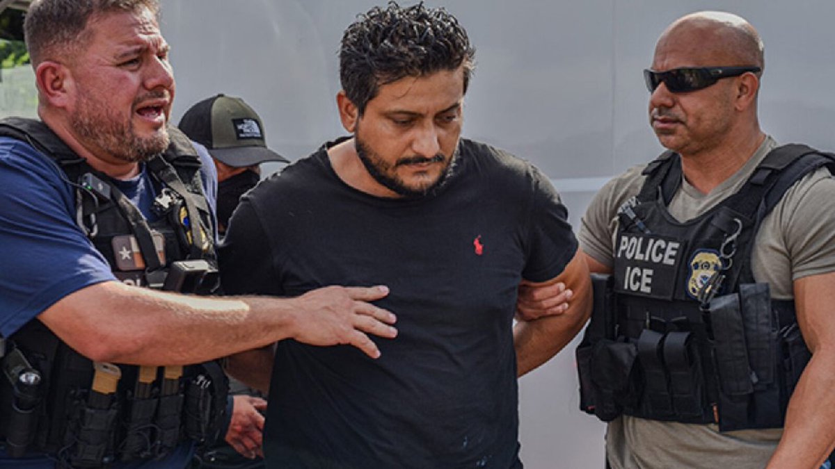 zairabelle8's tweet image. Under Trump Pressure Mexico Extradites Cartel Bosses, Investigates Politicians’ Cartel Ties
#CrimeDebate #HarfVsFaulkner #PoliticalReality #FactCheck #RepublicanCities #CrimeInAmerica #FoxNewsDebate
#HarrisFaulkner #MarieHarf
#trading #TradingTips #news #newsevery #NewsZERO