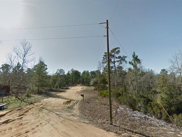 LOTFLIP's tweet photo. Feature Lot: This 0.22 acre lot in Interlachen, FL, is the perfect place to plant your roots. Zoned for residential use, you can build a dream home or bring in a manufactured home. Offered by Kirk Peart with Lots of Sunshine. https://t.co/z2uArC8163 https://t.co/3geDZQ5y44