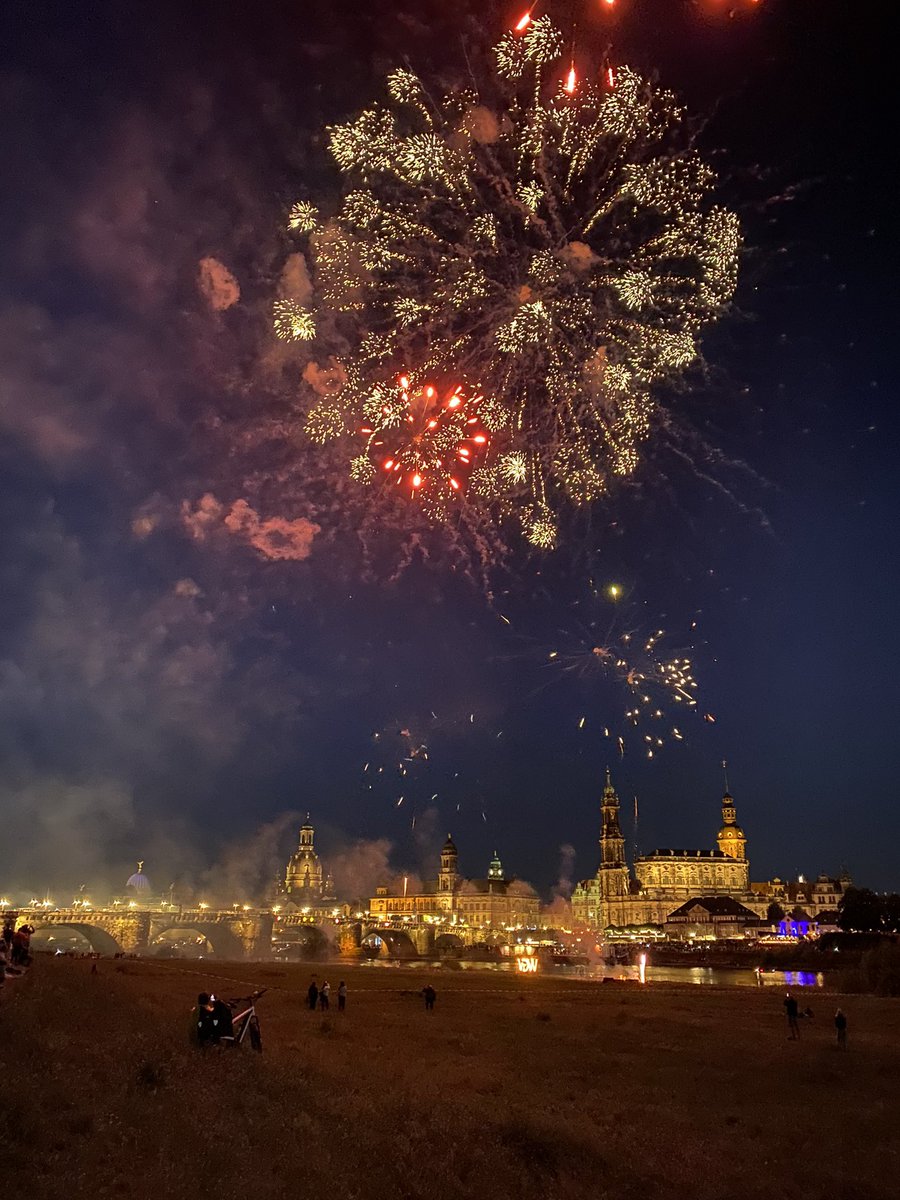 noch ein paar Impressionen vom Stadtfest Feuerwerk in Dresden heute Abend