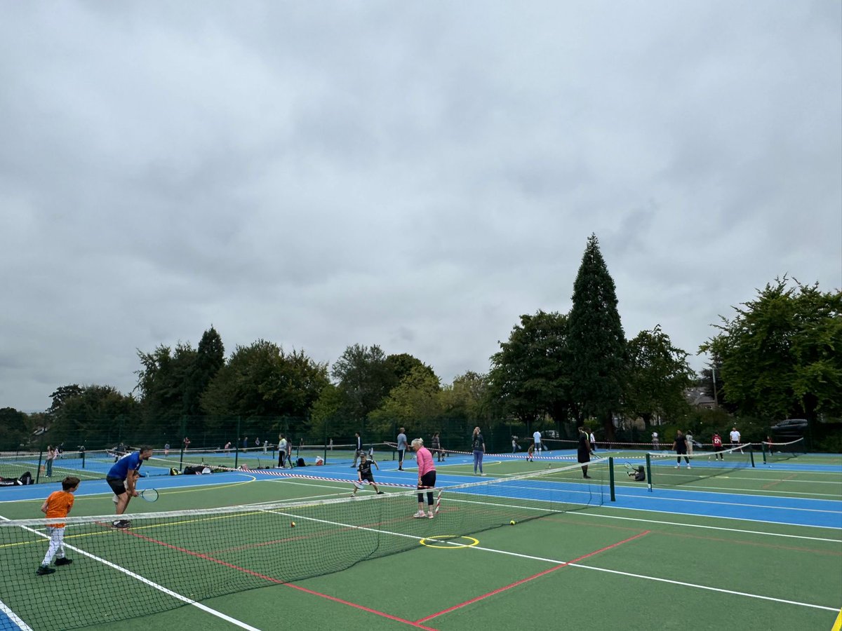 wedotennisuk's tweet image. Nearly 100 players took part in @BarclaysUK Big Tennis Weekend at Greenhead Park in Huddersfield this Saturday. The start of lots of great activity over the coming weeks. @WDTParks @KirkleesCouncil @activeleisure @LTAParks @YorkshireTennis 🎾