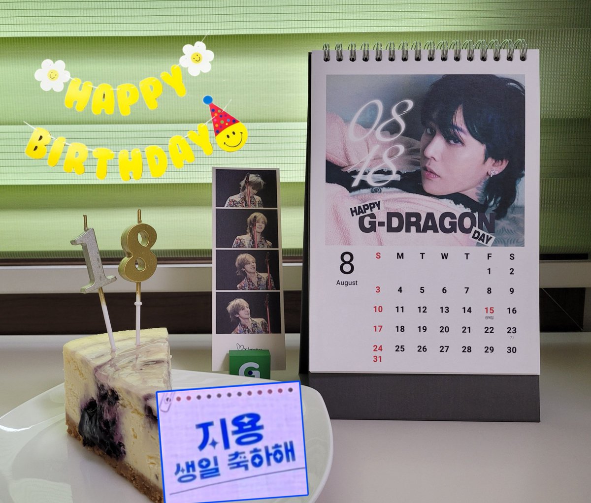 GDgd1118's tweet photo. 권지용.. 우리 지용이 생일 많이!!!
축하해🩵 늘 건강하고 행복하길🙏

#지드래곤 
#HappyKWONJIYONGDay https://t.co/ITCFnpri9b
