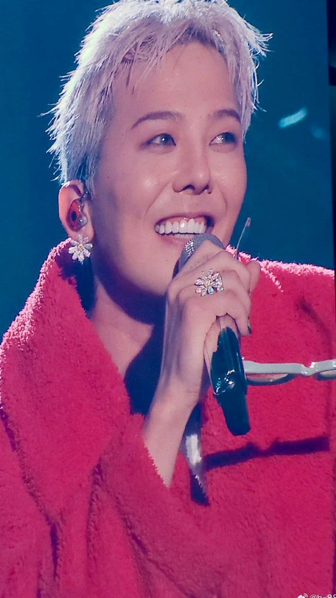 GDgd1118's tweet photo. 권지용.. 우리 지용이 생일 많이!!!
축하해🩵 늘 건강하고 행복하길🙏

#지드래곤 
#HappyKWONJIYONGDay https://t.co/ITCFnpri9b