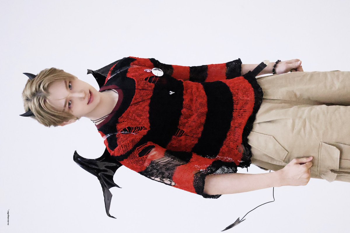 っ⩊＜ tweet media