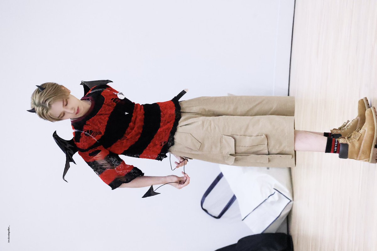 っ⩊＜ tweet media