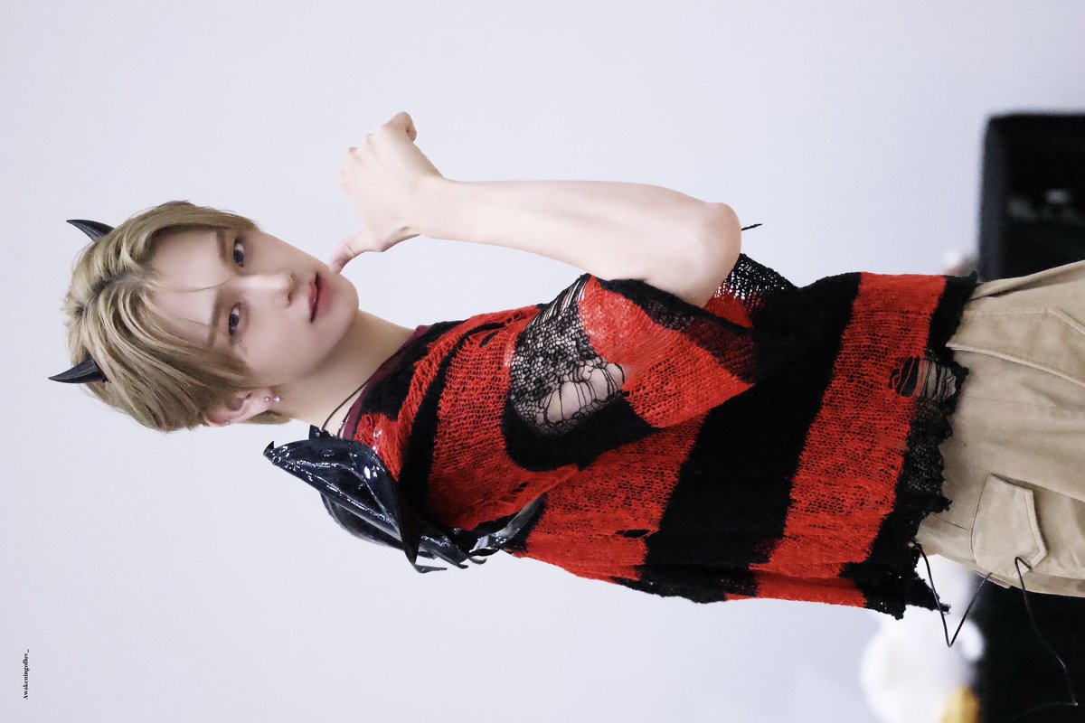 っ⩊＜ tweet media