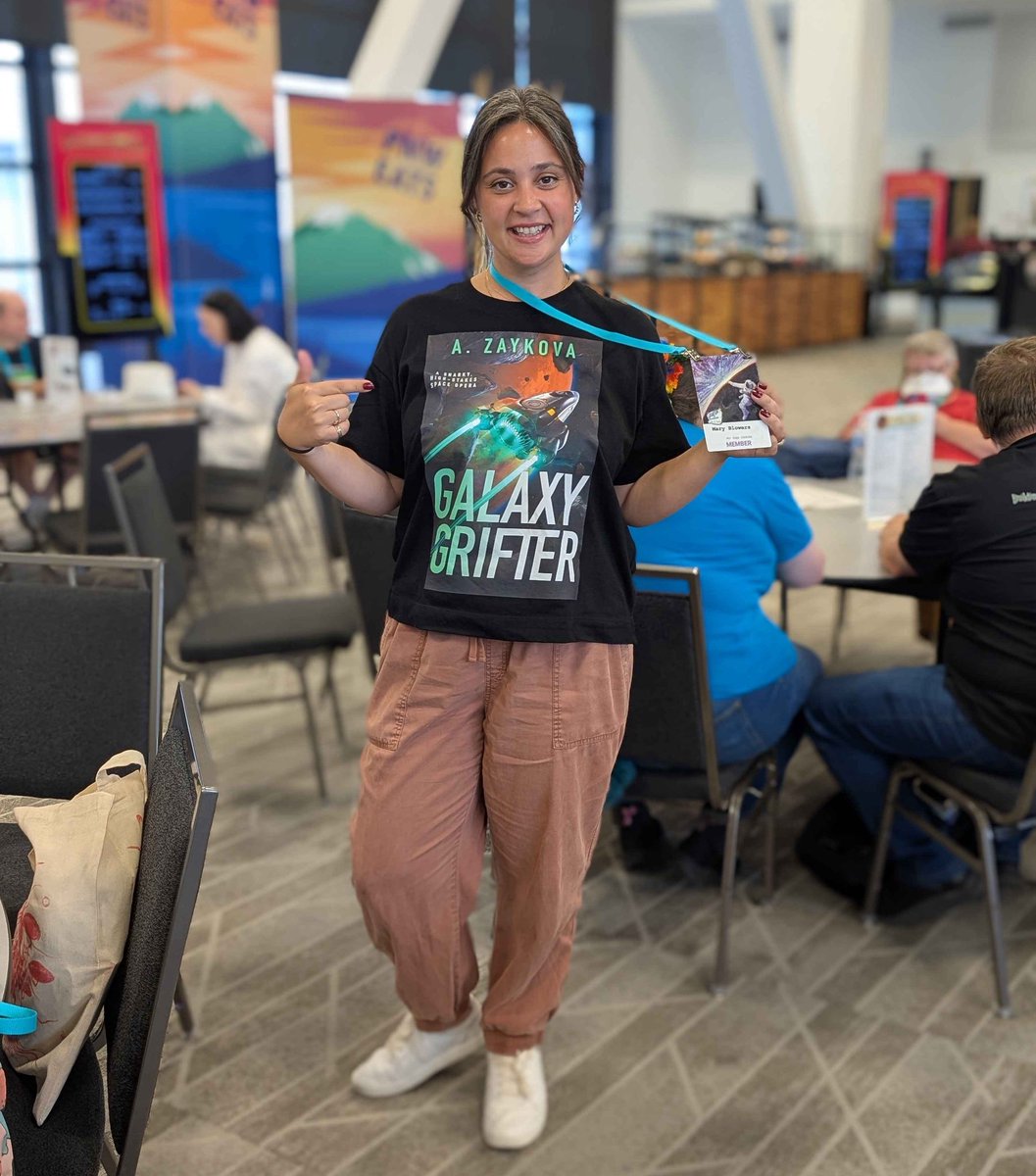 A friend wearing a Galaxy Grifter shirt to #Worldcon is the best promo a girl could ask for 🥹🥹🥹😭😭😭
#scifibooks #scifi #sciencefictionbooks
