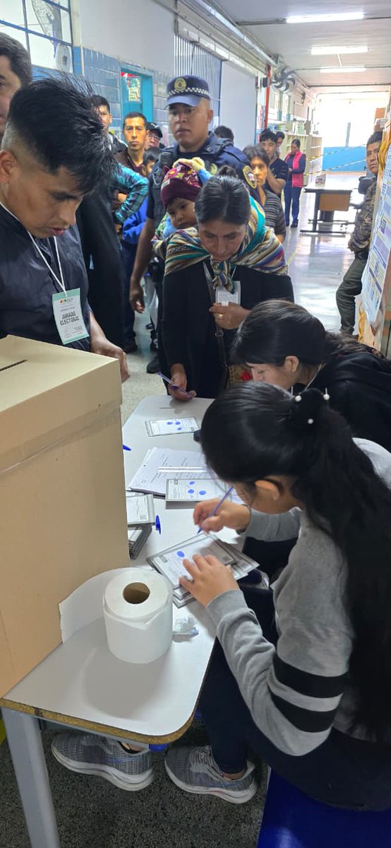 #EleccionesGenerales2025
🇧🇴 🇧🇷 Bolivianos que viven en Brasil ejercen su derecho al voto y participan de la jornada de votación en São Paulo.
#TSEBolivia 
#BoliviaVota