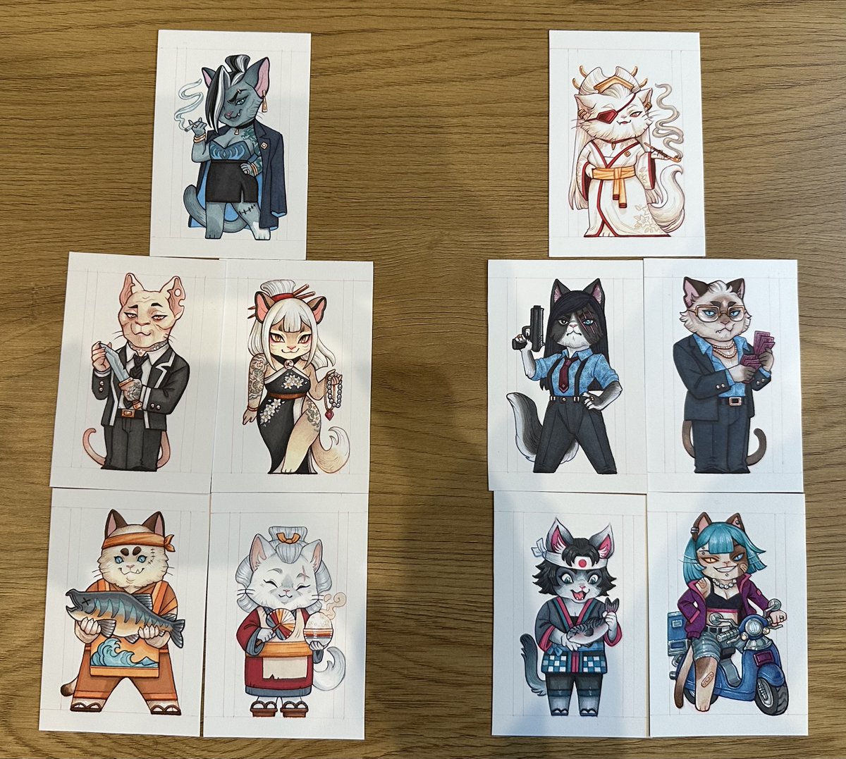 J.Giner Ilustración- FICZONE GRANADA 26-27 ABRIL ! (@jennestudios) on Twitter photo Ehm..Ya no sé si mencionar que no solo si hice un juego de mesa, sino DOS D:🔥
RockHard1977, y Neko Syndicate con <a href="/ComboGamesES/">Combo Games</a> , que va sobre la MIAUFIA JAPONESA y su encarnizada lucha por el control de las calles de Japón.
O el tráfico de sushi y pescadito, que es lo mismo :3 Ehm..Ya no sé si mencionar que no solo si hice un juego de mesa, sino DOS D:🔥
RockHard1977, y Neko Syndicate con <a href="/ComboGamesES/">Combo Games</a> , que va sobre la MIAUFIA JAPONESA y su encarnizada lucha por el control de las calles de Japón.
O el tráfico de sushi y pescadito, que es lo mismo :3