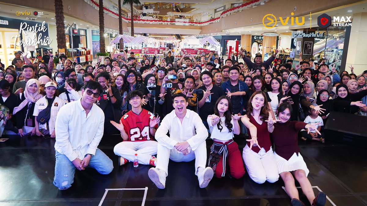 Maxstream_TV's tweet photo. Makasih Bekasi udah kasih energi terbaik, kalian luar biasa! 💖​

Jangan lupa nonton Rintik Terakhir di 20  Agustus! 

Starring: Aisyah Aqilah, Jeff Smith, Fadly Faisal, Adzana Ashel, Yessica Tamara and many moree ✨

#RintikTerakhir https://t.co/4oBGFaMA5k