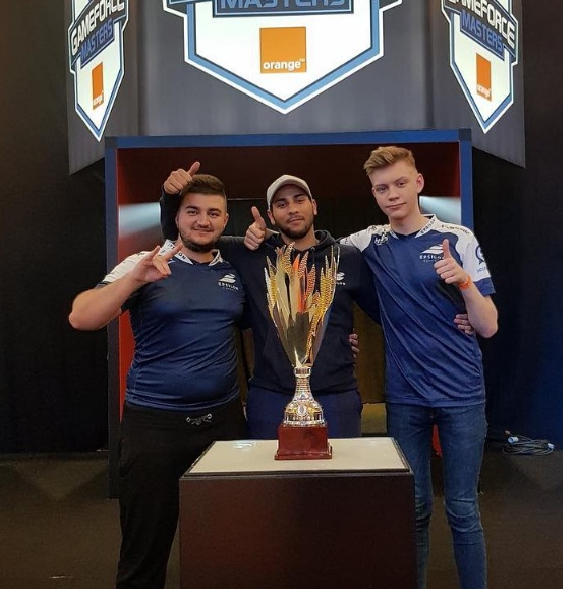 malekCSGO's tweet photo. @beyAzBEAST beyaz arrête je vais ressortir toute ton XP sur CS

personne n'est dupe https://t.co/lH5cjAilor