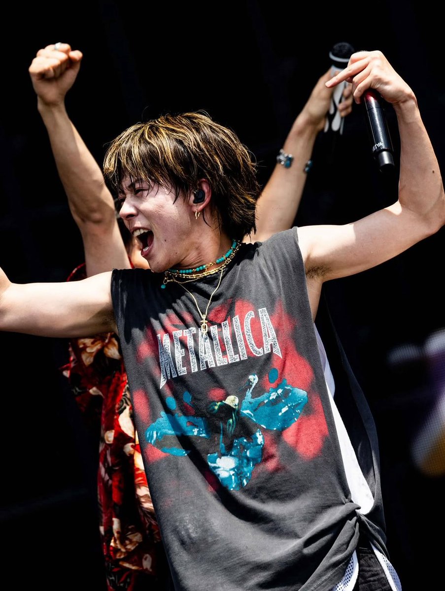 s824y_'s tweet photo. サマソニお疲れさまでした😭😭✨🎶スマホ越しではあるけど、Aぇのみんなのぶち上がってる写真とかレポを見てるとこっち���で楽しくなりました(ˆ꜆ . ̫ . )💕沢山の人がAぇを褒めて下さっててそれだけでしあわせな気持ちです🥇💘✨AぇもAぇ担もゆっくり休んでください☘��✨ https://t.co/JxNoZZjef7