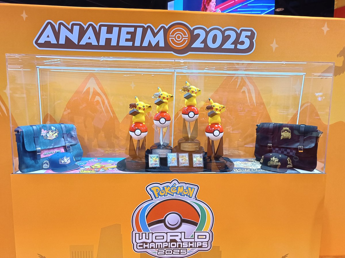 Bonjour tout le monde !

Notre équipe a tenu jusqu'au bout du top4. Il ne nous reste donc que les finales pour aujourd'hui : rendez-vous à 21h !

18h : finale Unite
19h30 : finale Go ( <a href="/ColLancesGO/">Colonnes Lances GO</a> ) 
21h00 : finales TCG
Après : finales VGC ( <a href="/ColonnesLances/">Colonnes Lances</a> )