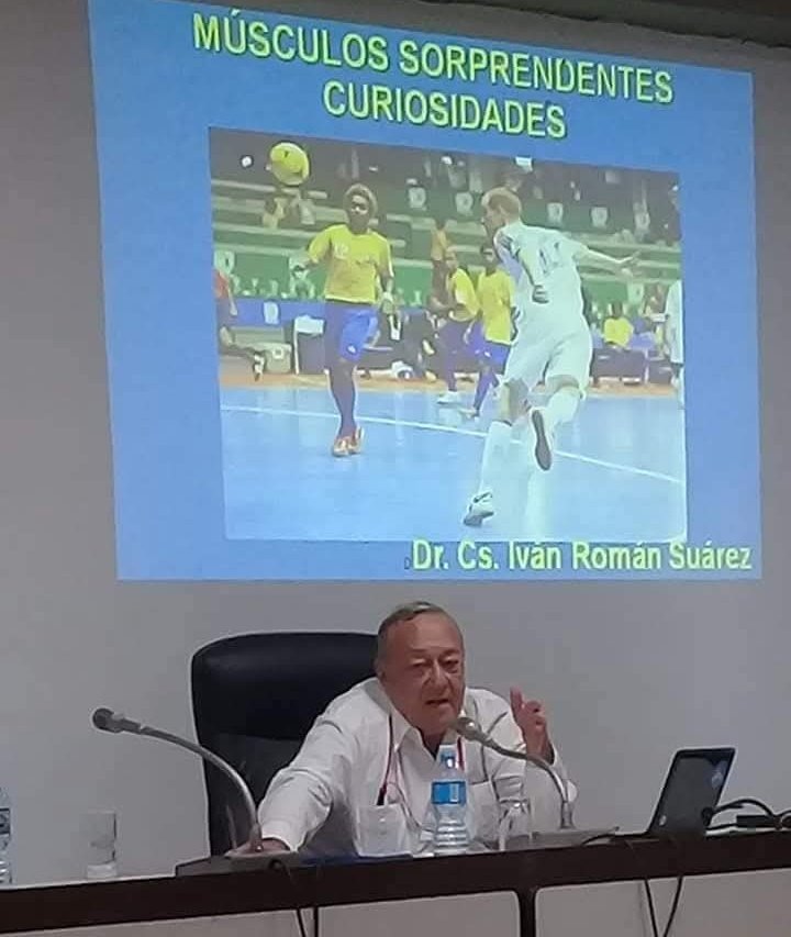 Duele profundamente conocer que ha fallecido el Doctor en Ciencias de Segundo Grado 
Iván Román Suárez, Héroe del Trabajo de la República de Cuba. 
Su obra constituye bastión del aporte científico al deporte cubano, al que se entregó con pasión y compromiso a toda prueba.