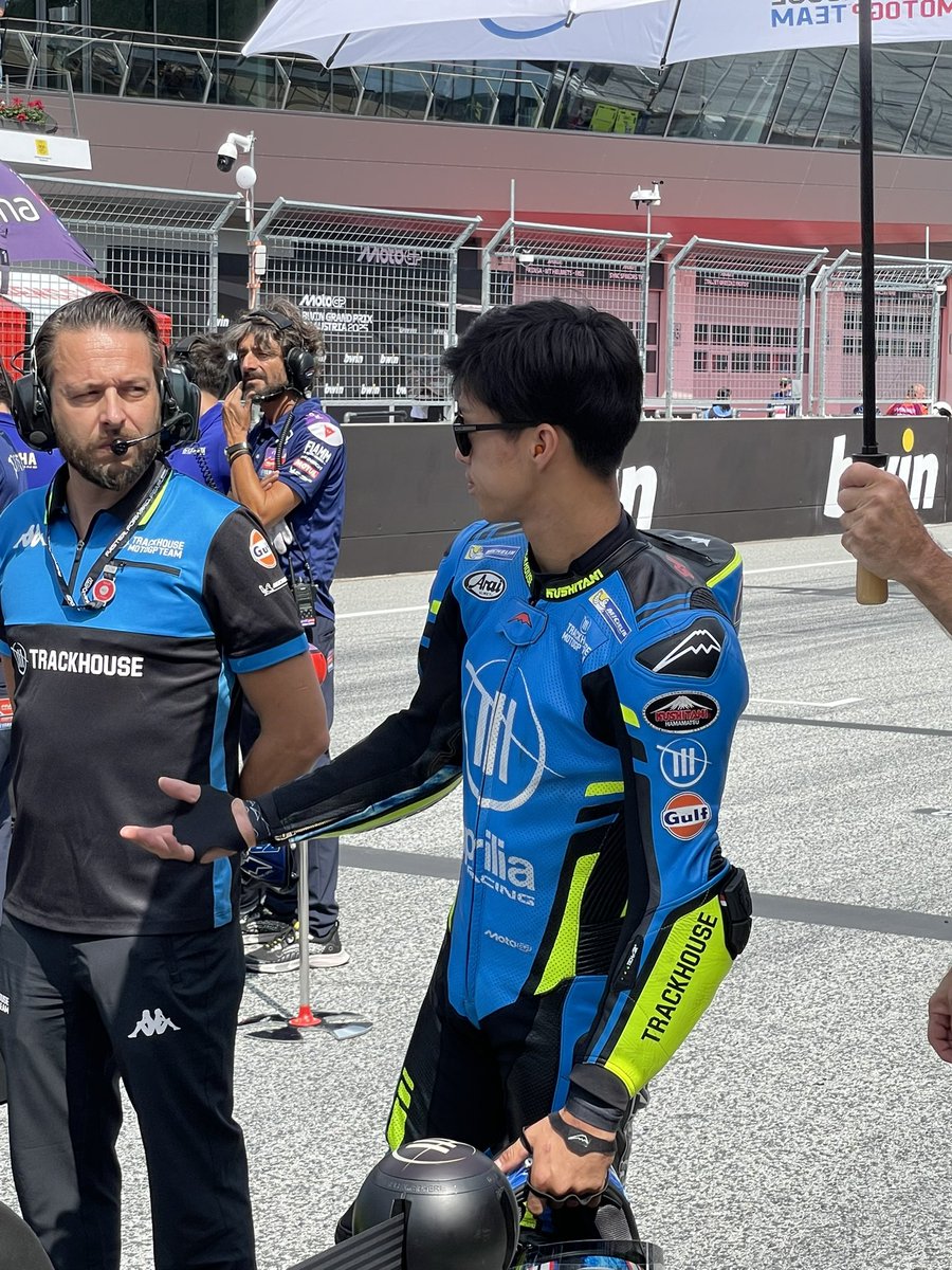 Estarsato's tweet photo. 我らが藍選手のグリッドでの様子をシェアします！

#イースタートラベル
#MotoGP観戦ツアー
#オーストリアGP
#MotoGPチームゲストパッケージ https://t.co/LJp3ERUr6Q