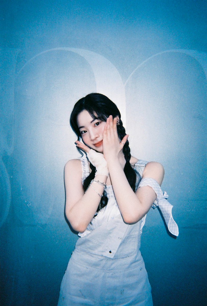 dahyunpopbase's tweet image. Hi! This account was created to upload info, photos, videos, and updates about #DAHYUN of #TWICE. 🦅✨️
We&apos;ll be supporting her CBs as an actress and singer!🎬🎤 It will be a safe space where we can share photos of our fantastic idol Kim Dahyun!💞