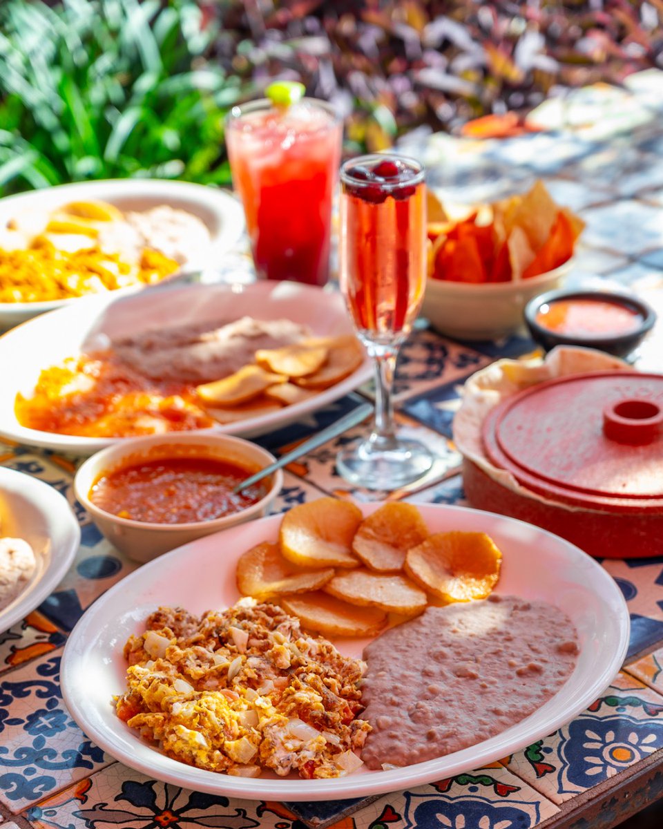 Sundays are made for 𝗮𝗹𝗹-𝗱𝗮𝘆 𝗯𝗿𝗲𝗮𝗸𝗳𝗮𝘀𝘁 and $𝟱 𝗠𝗶𝗺𝗼𝘀𝗮𝘀 &amp; 𝗕𝗹𝗼𝗼𝗱𝘆 𝗠𝗮𝗿𝘆𝘀, available from 11 AM to 4 PM at Viola’s! 🥂🍳