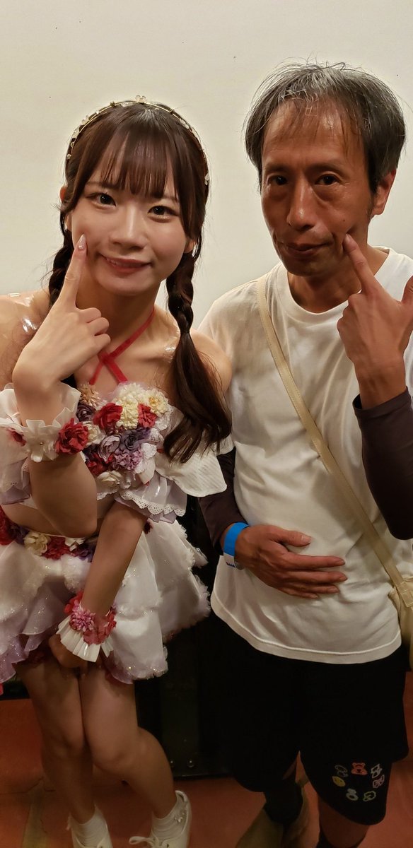 singous46's tweet photo. お盆休みが終わる。
9日間 8/9-8/17
3 #ミラクルファンファーレ
1 #夏空のオリオン
2 #手羽先センセーション
6 #お願いフルハウス
2 #GeMuse
1 #FULITBOX
2 #花いろは
2 #DreamingMonster
のライブを楽しんだ。
写メ含め16人とお話した。 https://t.co/TOGGVmNJST