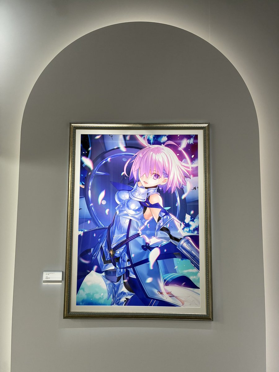 最終再臨展に行ってきました。
ゲーム画面より緻密で、肉筆的な印刷技術が美しかった。
マシュのイラストは、最初が無印、最後がパラディン。
展示の順番にファーストサーヴァントへの愛が垣間見えて良き。
