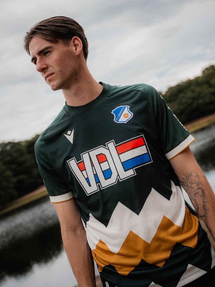 Ofe42's tweet photo. Mededinger voor lelijkste shirt ooit? #wilein https://t.co/dagAxtyquY