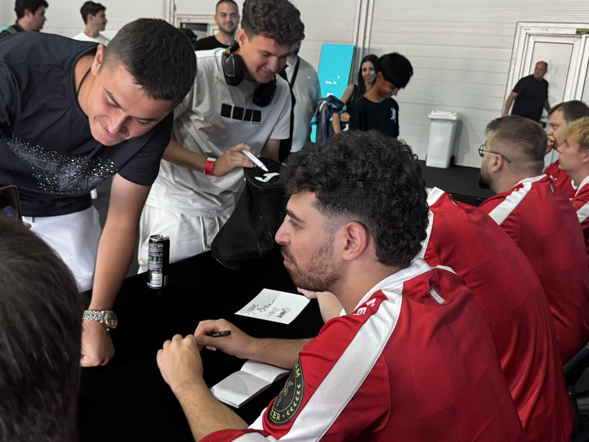 mousesports's tweet photo. Made it to the BLAST Bounty Grand Final 🔥

*(for a signing session) https://t.co/ui5PC36b8F