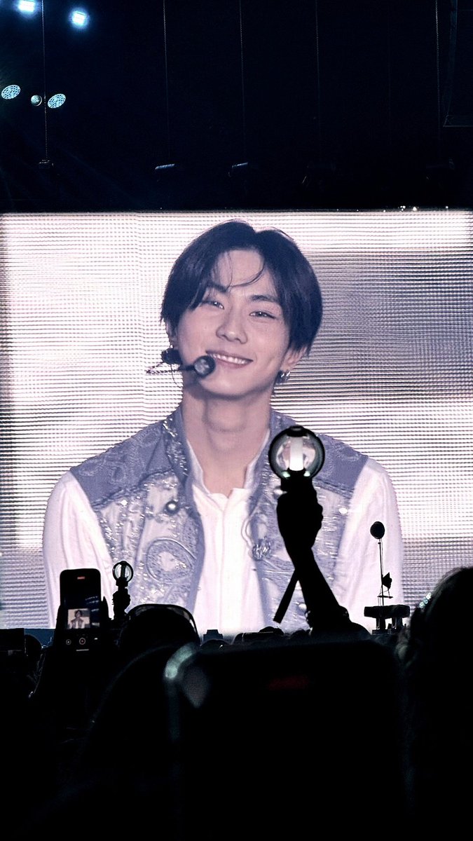 nif 𝜗᭪ tweet media