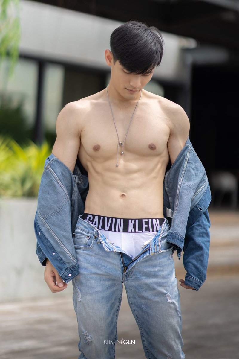 Kitsune_Gen's tweet photo. Denim on skin

#KitsuneGen #DenimMood #CalvinKleinVibes #MaleModel #KallosKagathos #GreekGodEnergy #ConfidenceIsSexy #UrbanPose #FitnessModel #BodyLanguage #ThaiModel #EditorialVibe https://t.co/szyCY7JAM9