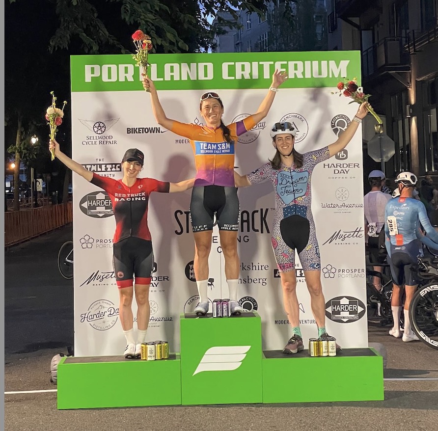 i_heart__bikes's tweet photo. There were two men on the podium in the women's P/1/2 at the Portland Criterium yesterday.
🥇"Jenna" (Jimmy) Lingwood - $800 prize money
🥉 "Chloë Spritz" (Cole Sprague) - $400 prize money
What is it about men that makes them so good at women's crits?? https://t.co/XLbTmcvnVr