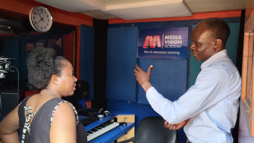 I had the pleasure of meeting #DrViolaKarungi, a lecturer at #MakerereUniversity, during her visit to supervise #MaureenNakisege's internship at <a href="/MediavisionA/">Mediavision Academy</a> . We discussed potential collaborations, including expert exchanges and engaging film discussions. Exciting times ahead!