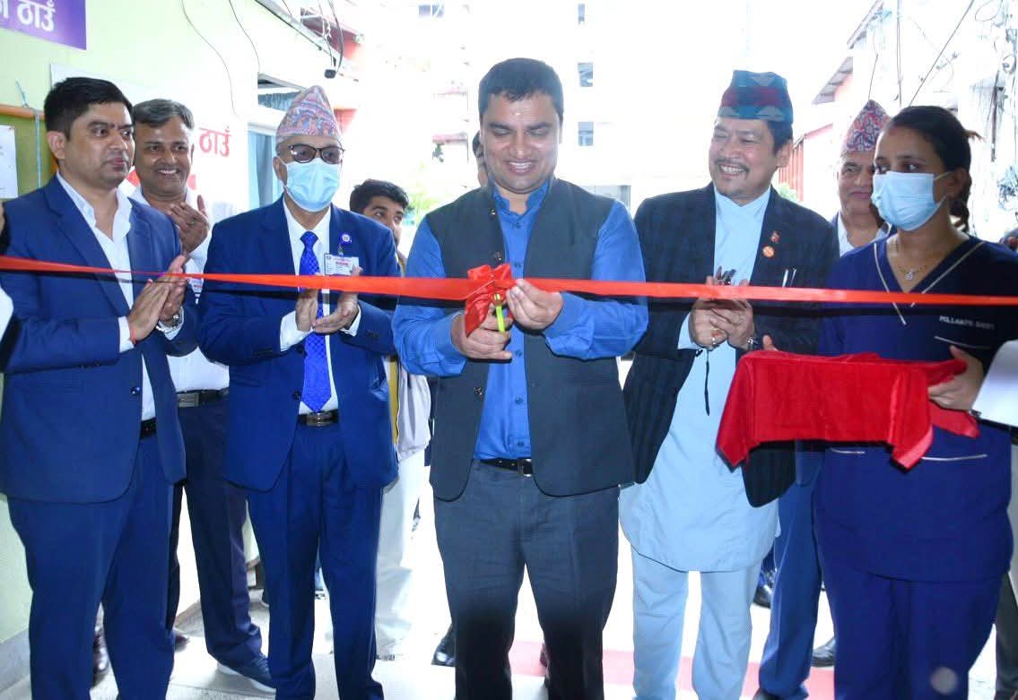nphlnepal's tweet photo. माननीय स्वास्थ्य तथा जनसंख्या मन्त्रीज्यु द्वारा राष्ट्रिय जनस्वास्थ्य प्रयोगशालाको स्थलगत निरीक्षण तथा Digital PCR सेवा र Report Vending Machine सेवाको सुरुवात कार्यक्रमका केही झलकहरू। https://t.co/LhVnkH7KfJ