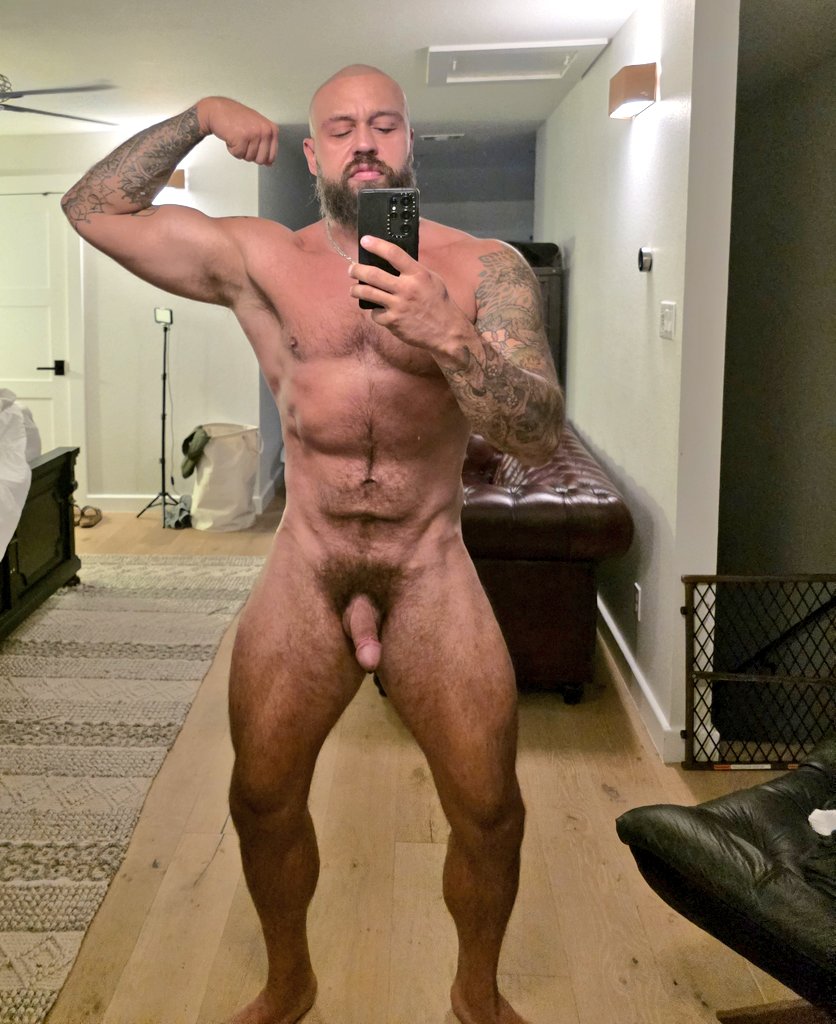 ewithdadummppy's tweet photo. Anyone like dark meat 🍖 https://t.co/8g650qffD1