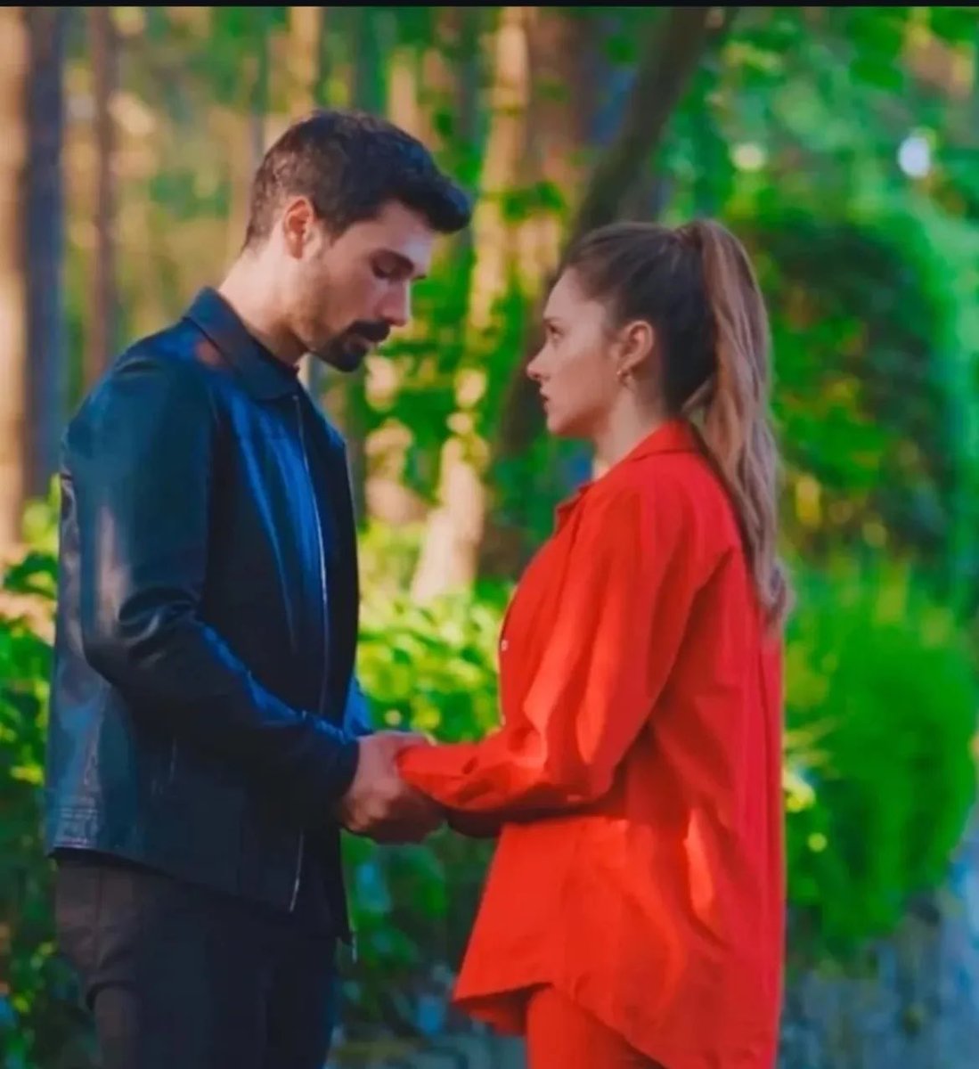 ملامحك غيم(ن) يسقـي العطاشـا 🌧️
سوالفك ورد(ن) يفوح بعِطـور 🌹
دعوت ربّي وحقّق منـاهـا ✨
وجيت إنت، واستجاب الغفور ❣

خطاك زين(ن) يبهج القلب لا مشى 🚶🏻‍♂️
ووجودك امان(ن) يمحي الهم والشرور 🤍

#حب_بلا_حدود #هالو