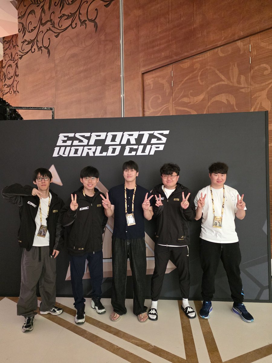 올해 EWC도 끝났습니다. 한국에 도착 한 후 조금 쉬고 이제 남은 twt일정을 열심히 해내도록 하겠습니다. 같이 연습한 한국선수들과 아낌없이 지원해주시는 virtus.pro 너무 감사합니다. 그럼 다음 대회에서 뵙겠습니다. forever Saudi champ malgu! #gogovp #EWC2025