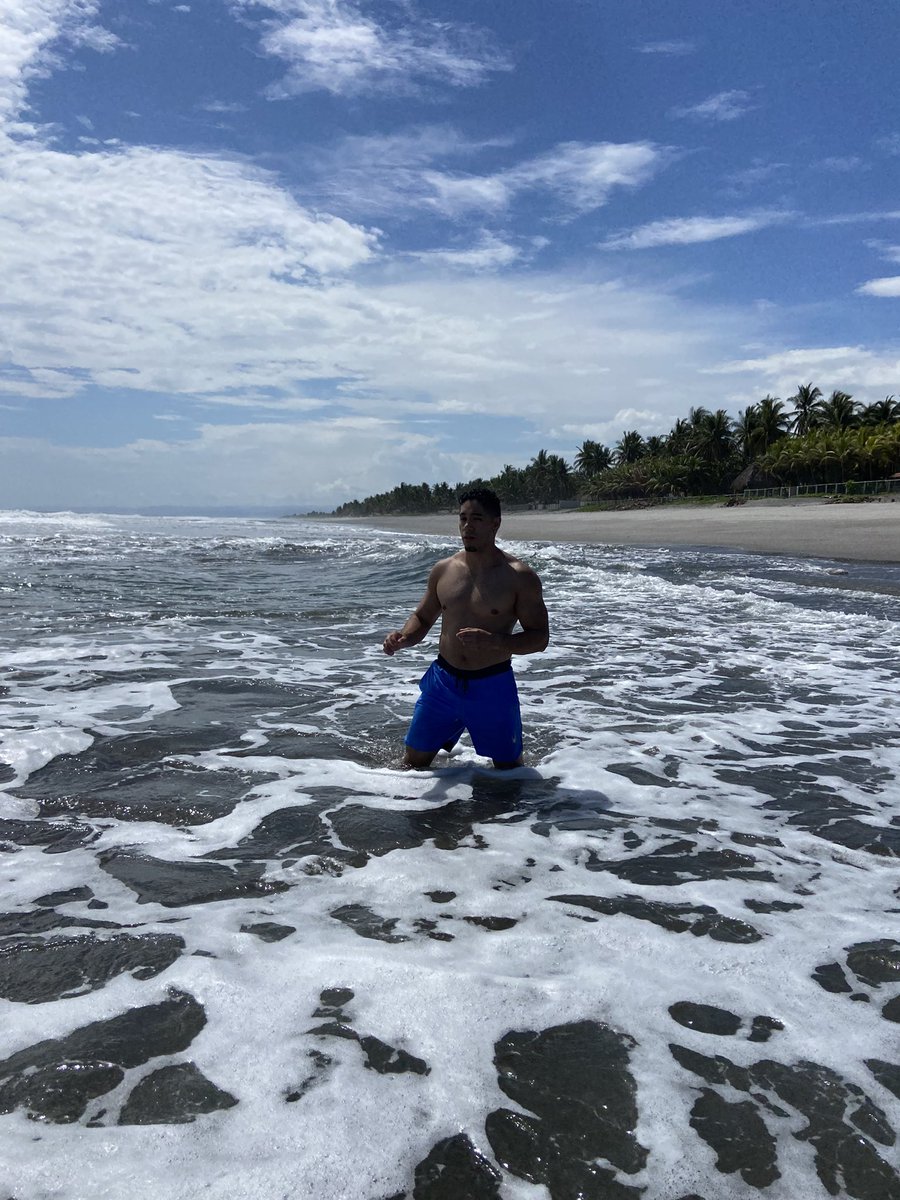 JavanLievano's tweet photo. El Salvador 🇸🇻 😁 https://t.co/LMBNnUvdWF