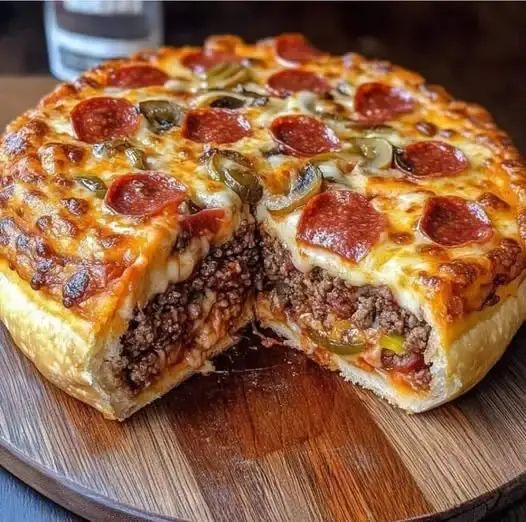 Bitecodeeats's tweet photo. Deep dish pizza pie. #pizza #pie #yum #food https://t.co/eIdjD37YML