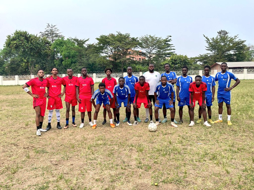 BIUBurundi's tweet image. Match amical de ⚽ ce dimanche 17.08.2025 entre #alumni vs #étudiants de @BIUBurundi. Ce qui a été une belle occasion de partager l'expérience et de motiver les lauréats du #secondaire de rejoindre @BIUBurundi en s'inscrivant pr l'A/A: 2025-2026.
#BIUBurundi
#OpenRegistration