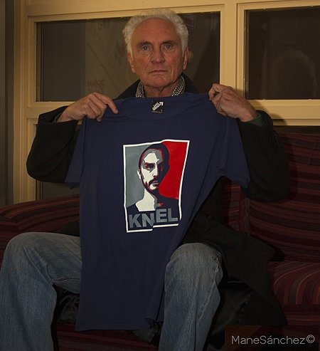 Sad to report that Terence Stamp - who famously played General Zod in Superman and Superman II - has died at the age of 87. This picture was taken some time ago when he was gifted our 'Kneel Before Zod' T-shirt. 
- Mike