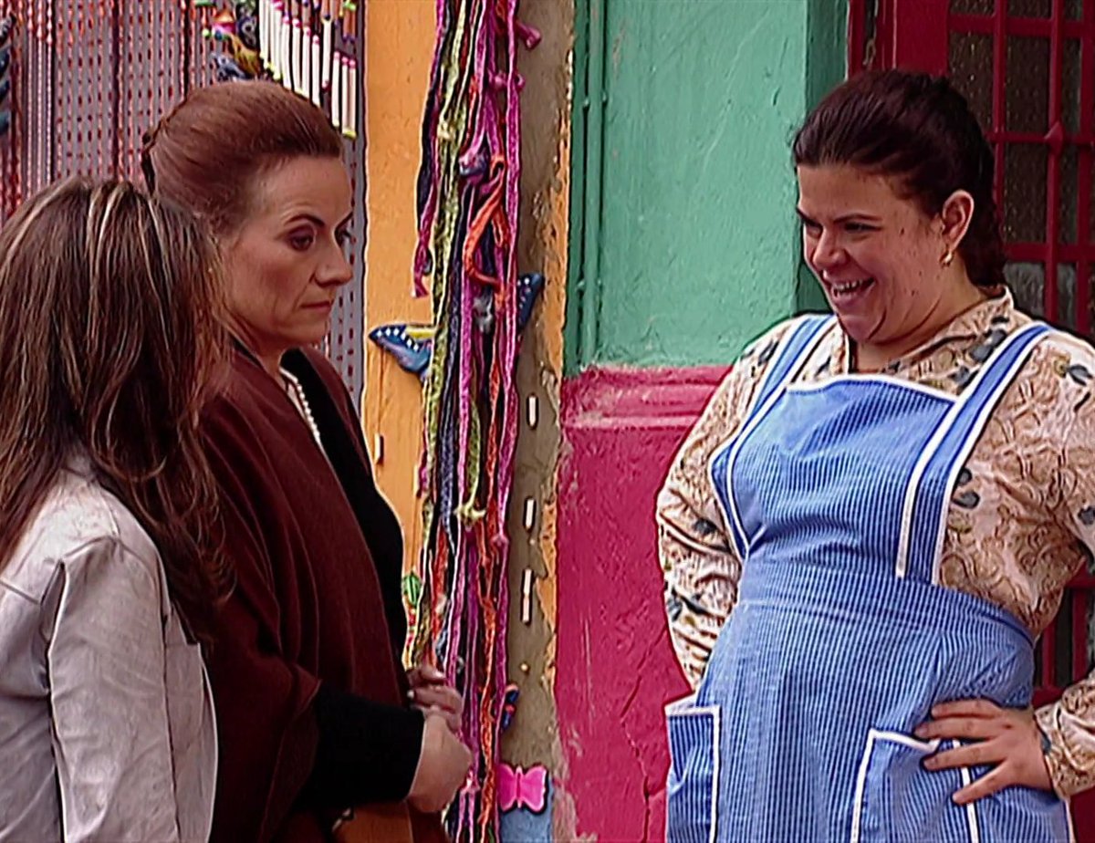PasdeGavilanes's tweet photo. #PasiónDeGavilanes #PDG38 Una imprudencia de Quintina está a punto de dejar en evidencia a Norma delante de su madre. https://t.co/EwXESWiqDe
