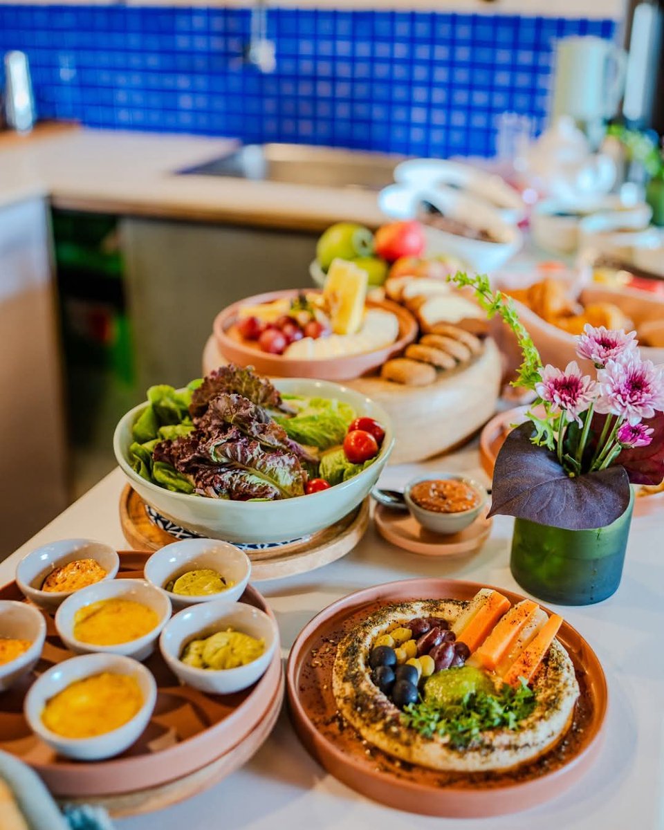 pritiesanjay's tweet photo. Simple ingredients,
plenty of flavor,
and everything made to share.
Book your stay
with us #theprojectcafegoa
#hotel #goabeach #aldona #coffee #breakfast
@highlight
#theprojectcafe
#goa https://t.co/CmOy0jZtJB
