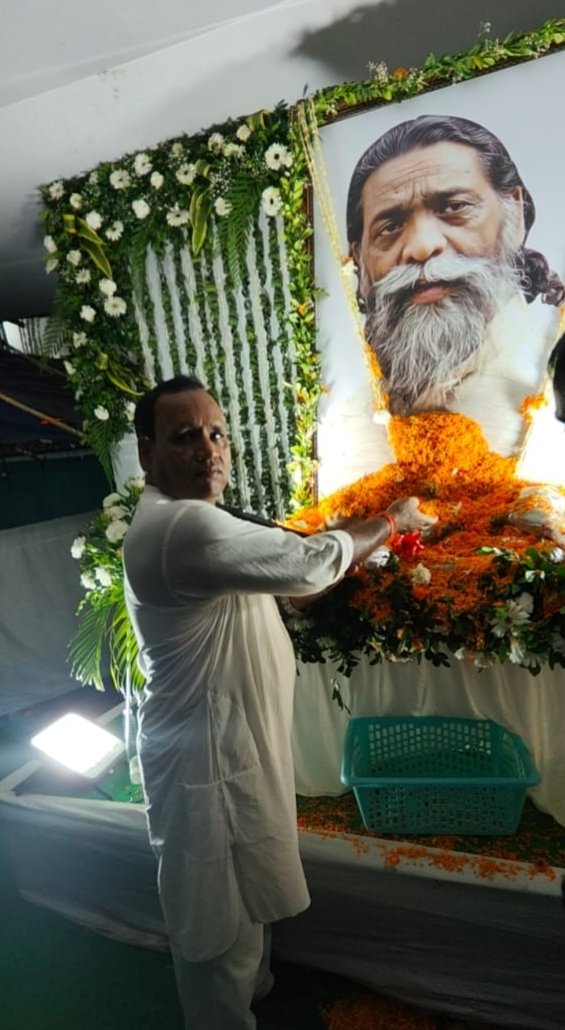 झारखंड के मसीहा
झारखंड के निर्माता
मुख्यमंत्री <a href="/HemantSorenJMM/">Hemant Soren</a> जी के पैतृक निवास में स्मृतिशेष गुरूजी को भावभीनी श्रद्धांजलि अर्पित करते हुए!
<a href="/JmmJharkhand/">Jharkhand Mukti Morcha</a>
